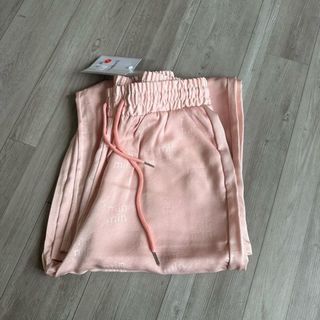 Quần lụa min min dáng suông chữ in , chất vải mềm mịn phong cách hàn quốc