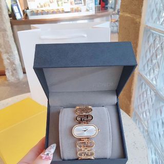 SĂN SALE ĐẦU NĂM NĂM ĐỒNG HỒ NỮ CAO CẤP PENDI MẶT CHỮ NHẬT NGANG DÂY LẮC LOGO VIỀN HỘT