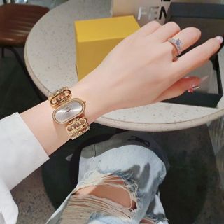 SĂN SALE ĐẦU NĂM NĂM ĐỒNG HỒ NỮ CAO CẤP PENDI MẶT CHỮ NHẬT NGANG DÂY LẮC LOGO VIỀN HỘT