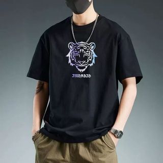 Áo thun được làm từ 100% cotton cao cấp, mang lại cảm giác thoáng mát, thấm hút mồ hôi tốt và bền màu.