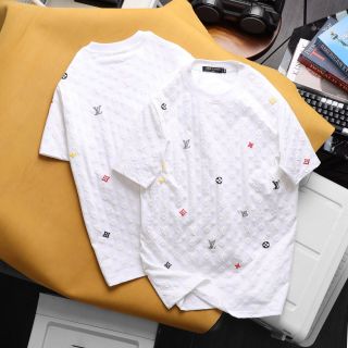 T- shirt nam. Chất thun cotton 4c cao cấp xịn.   Full tem tag túi zip.