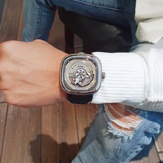 ĐỒNG HỒ NAM SIÊU CẤP SEV7N PRIDAY MÁY CƠ MÀU VÀNG ĐEN TẶNG DÂY FULLBOX