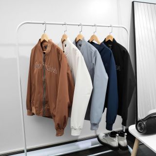 Áo khoác nam. logo thêu bo cổ cực đẹp , logo hãng thêu ngực sắt nét.