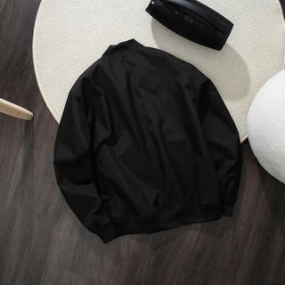 Áo khoác nam. logo thêu bo cổ cực đẹp , logo hãng thêu ngực sắt nét.