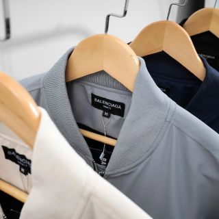 Áo khoác nam. logo thêu bo cổ cực đẹp , logo hãng thêu ngực sắt nét.