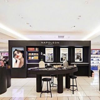 THANH LY Xịn nhức nách, Kem nền napoleon ( sài ngang ngửa guerlain, chanell,,..) Tone sáng , nền mướt Made in USA Date 12/2027 gốc web $79