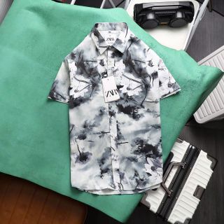 Sơ mi Nam. Chất liệu cotton lụa mềm mại, mát và ít nhăn.