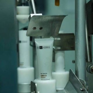 Sữa rửa mặt đa năng sạch sâu bụi mịn PM2.5, ô nhiễm, dầu thừa. Dưỡng ẩm, làm dịu mụn, kích ứng. Chống oxy hóa. Dùng được cho mọi loại da ORICO VXEBRA 100g/tuýp