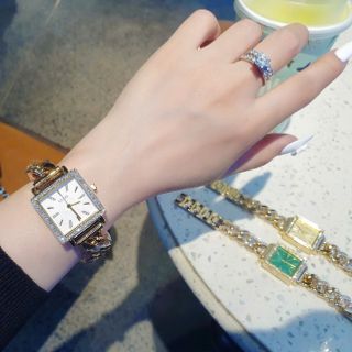 SĂN SALE ĐẦU NĂM ĐỒNG HỒ NỮ THỜI TRANG GUECC DÂY XÍCH MẶT VUÔNG GOLD