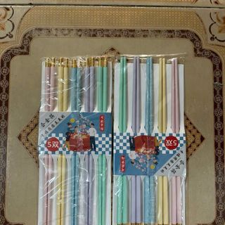 ĐŨA MÀU MẠ VÀNG