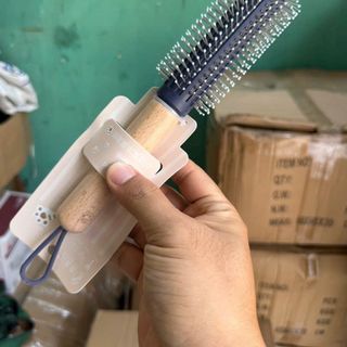 Lược tròn cán gỗ tạo kiểu