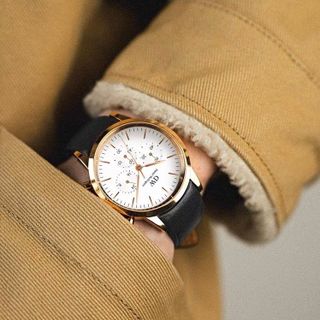 ĐỒNG HỒ NAM CAO CẤP WELLINGTON ICONIC CHRONOGRAPH DÂY DA FULLBOX TEM NÂU VÀ ĐEN