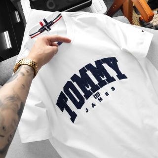 Mẫu áo thun nam logo thêu đắp nổi chi tiết sắc nét, hàng full chi tiết, full tem tag, chất cotton 4c dày dặn,co giãn mền mịn mát.