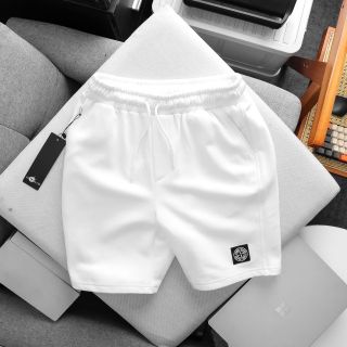 Mẫu quần short nỉ form ngang gối, chất mềm mịn. Logo dệt chuẩn hãng, sắc nét.