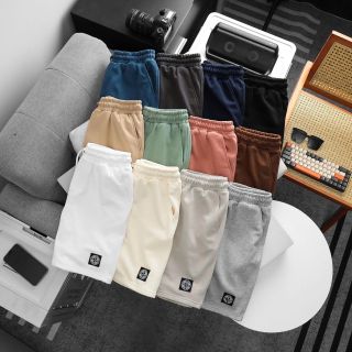 Mẫu quần short nỉ form ngang gối, chất mềm mịn. Logo dệt chuẩn hãng, sắc nét.