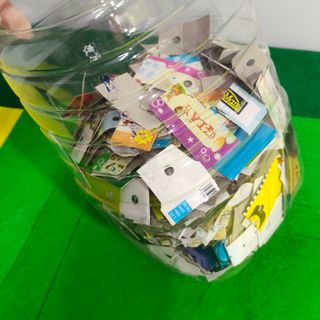 Hộp giấy bấm lỗ mấy trăm tấm như hình chỉ 30k 1 hộp