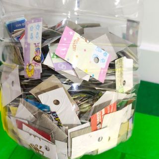 Hộp giấy bấm lỗ mấy trăm tấm như hình chỉ 30k 1 hộp