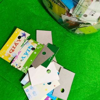 Hộp giấy bấm lỗ mấy trăm tấm như hình chỉ 30k 1 hộp