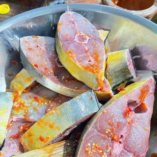 Cá bè trang tươi cắt khúc cấp đông khay 1kg (giao tphcm)