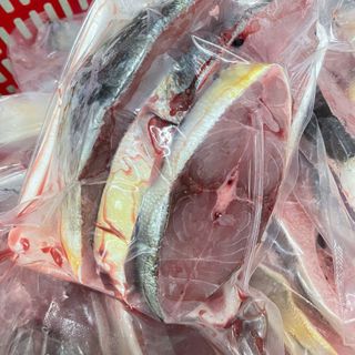 Cá bè trang tươi cắt khúc cấp đông khay 1kg (giao tphcm)