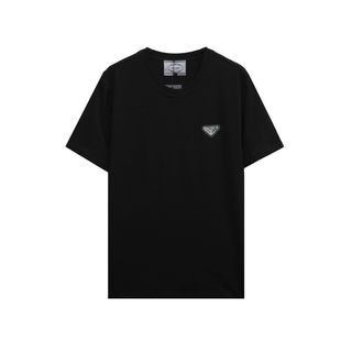 Áo thun nam. Chất liệu Cotton 4 chiều, co giãn mềm mịn, thấm hút mồ hôi tốt. Logo gắn ngực đơn giản, sắc nét, Ko bong tróc khi sử dụng.