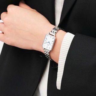 ĐỒNG HỒ NỮ CAO CẤP D WELLINGTON DÂY THÉP MẶT CHỮ NHẬT LA MÃ HỘP NƠ TEM