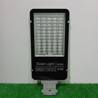 ĐÈN PHA BÀN CHẢI MẮT NGỌC NLMT CAO CẤP 600W - 9 PIN