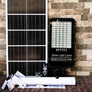 ĐÈN PHA BÀN CHẢI MẮT NGỌC NLMT CAO CẤP 600W - 9 PIN