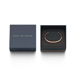 CUFF CAO CẤP D WELLINGTON MỎNG KHẮC CHỮ HỘP NƠ