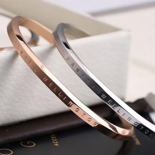 CUFF CAO CẤP D WELLINGTON MỎNG KHẮC CHỮ HỘP NƠ