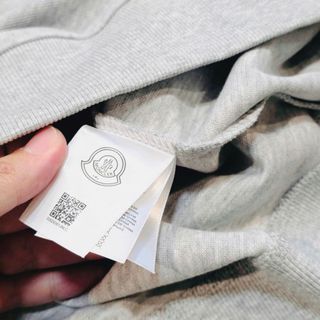 Sweater Moncler Red Terry. Vải cotton cá sấu chập cao cấp, hàng chính phẩm, chất đẹp, co giãn thoải mái .