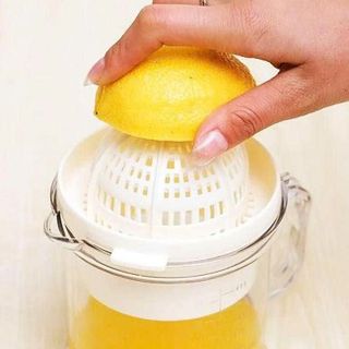 DỤNG CỤ VẮT CAM BẰNG NHỰA