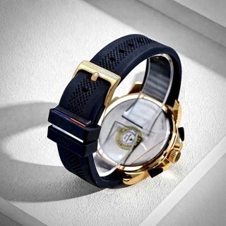 Tom Jeans vàng đen