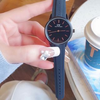 SĂN SALE ĐẦU NĂM ĐỒNG HỒ NỮ THỜI TRANG DANIEL W DÂY CAO SU ĐEN