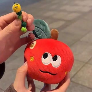 MÓC TREO TÁO ĐỎ SÂU RÚT, KHOÁ VÀNG