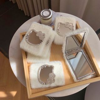 Gương cầm tay , bỏ túi Hình Hellokitti Lông trắng