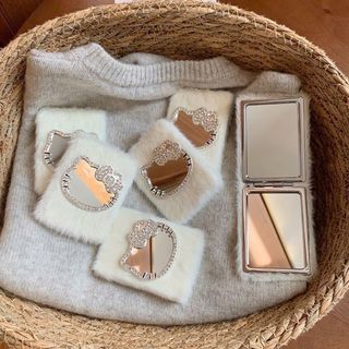 Gương cầm tay , bỏ túi Hình Hellokitti Lông trắng