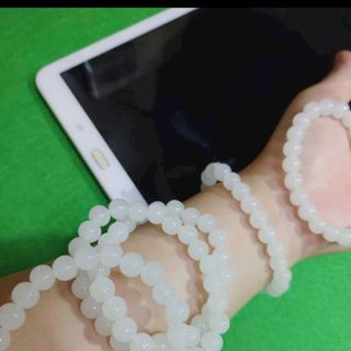 Chuỗi đeo tay phong thủy màu trắng đá 8mm