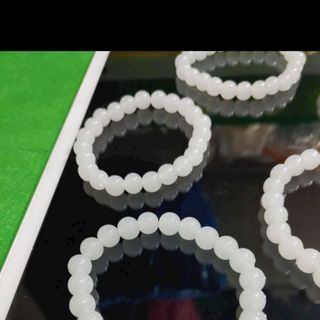 Chuỗi đeo tay phong thủy màu trắng đá 8mm