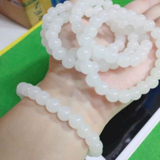 Chuỗi đeo tay phong thủy màu trắng đá 8mm