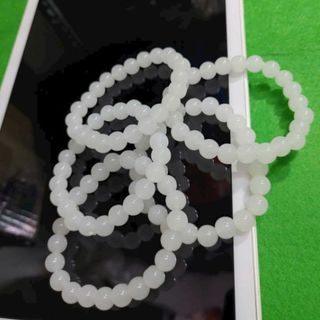 Chuỗi đeo tay phong thủy màu trắng đá 8mm