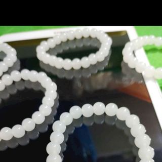 Chuỗi đeo tay phong thủy màu trắng đá 8mm