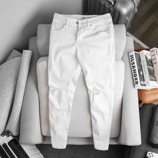 Jean slim fit , màu theo hình từng mẫu , chuẩn form với ống quần ,Vải 9 phẩm dày dặn có thun co dãn.