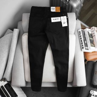 Jean slim fit , màu theo hình từng mẫu , chuẩn form với ống quần ,Vải 9 phẩm dày dặn có thun co dãn.