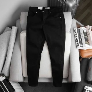 Jean slim fit , màu theo hình từng mẫu , chuẩn form với ống quần ,Vải 9 phẩm dày dặn có thun co dãn.