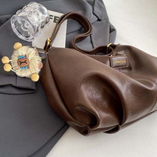 Túi xách nữ, túi đeo chéo da mềm kích thước lớn tặng kèm gấu treo K633