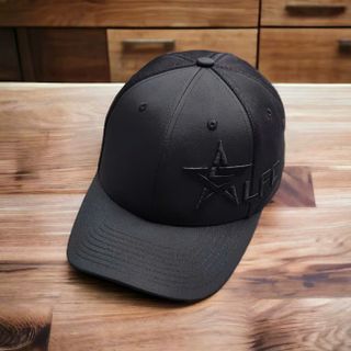 NÓN LƯỠI TRAI BÍT ĐUÔI THÊU LFC MỘT BÊN CHẤT LIỆU VÀI DÙ PHỐI LƯỚI MÚT