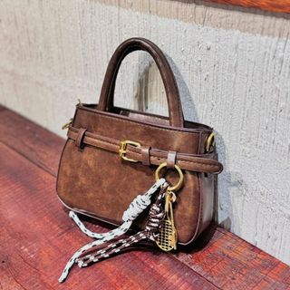 Túi xách nữ, túi đeo chéo hai quai da dày form cứng cáp tặng kèm charm vợt dễ thương K740