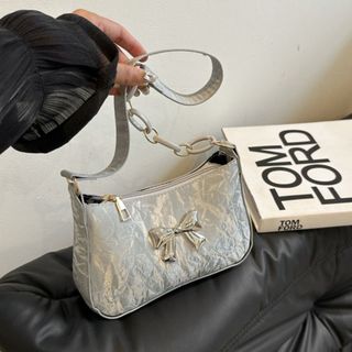 Túi xách nữ, túi đeo chéo da nhung phối xích nhựa gắn tag bươm K645