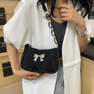 Túi xách nữ, túi đeo chéo da nhung phối xích nhựa gắn tag bươm K645